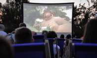 Kino letnie w ogrodzie, czyli pomysł na wyjątkową imprezę plenerową ze znajomymi