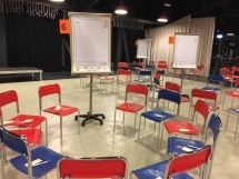 Wynajem flipchartów, mównic, tabliczek informacyjnych